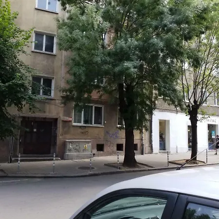 Snow White Near Ndk Apartment *